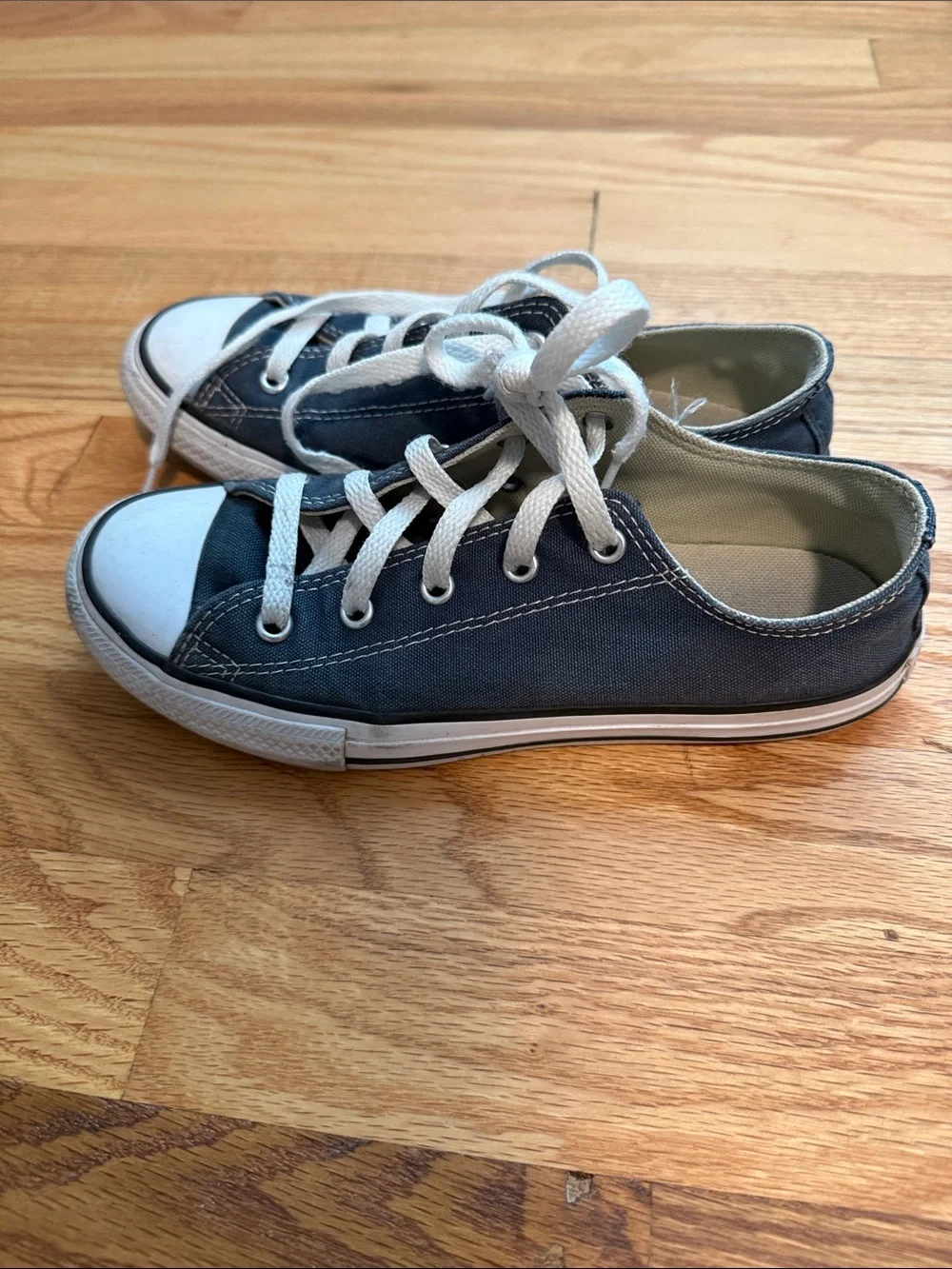 Converse Kids Low-Top Sneakers in Navy and White